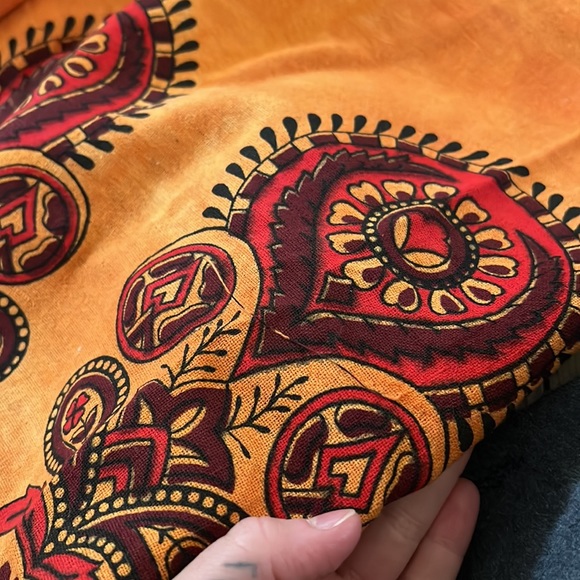 Orange tapestry - Picture 7 of 7